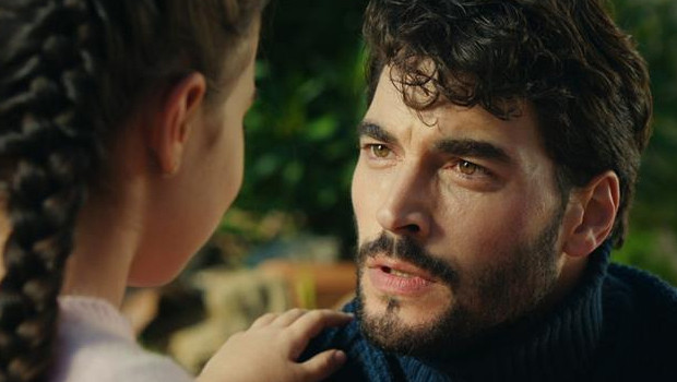 AKIN AKINÖZÜ KİMDİR