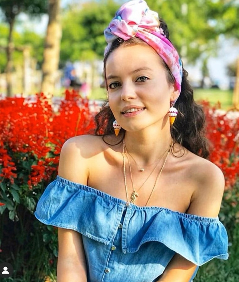 ‘Açelya Devrim Yılhanın bilinmeyenleri... Kilolusun’  deyip konservatuvara almadılar