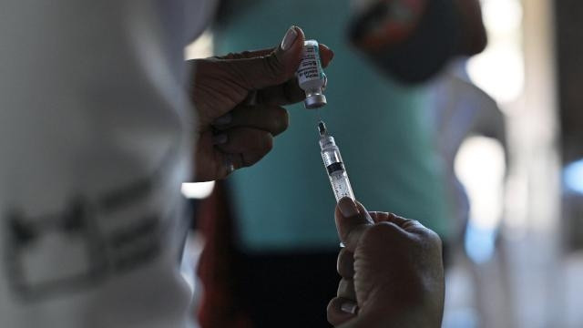 GÜNEY AFRİKADA GÖRÜLEN NEREDEYSE TÜM VAKALAR OMİCRON