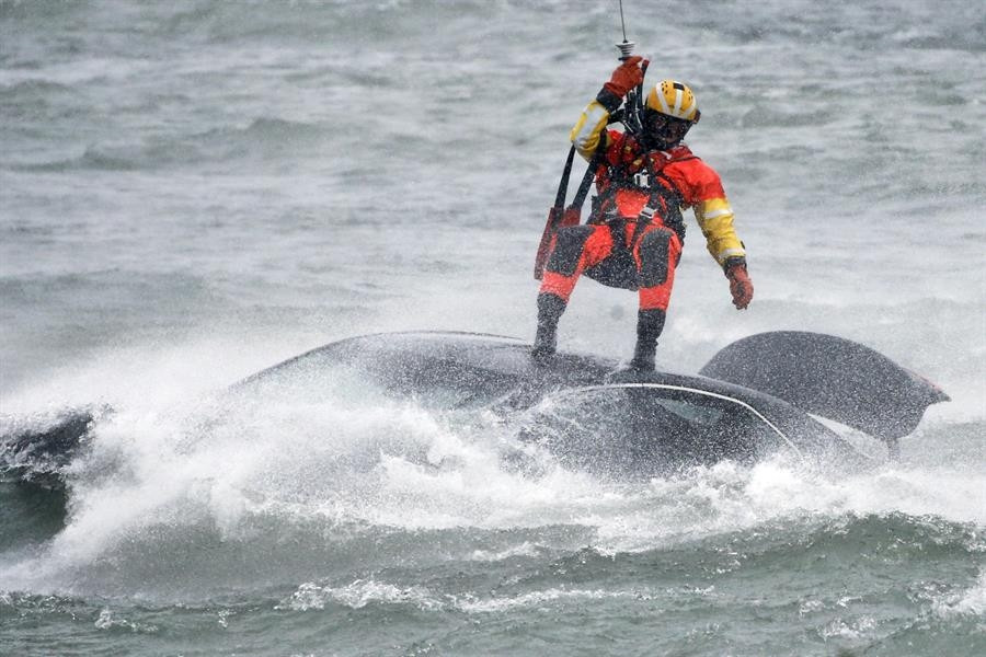Her anı böyle görüntülendi... Nefes kesen kurtarma operasyonu dünya gündeminde