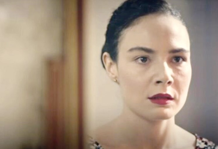 ‘Açelya Devrim Yılhanın bilinmeyenleri... Kilolusun’  deyip konservatuvara almadılar