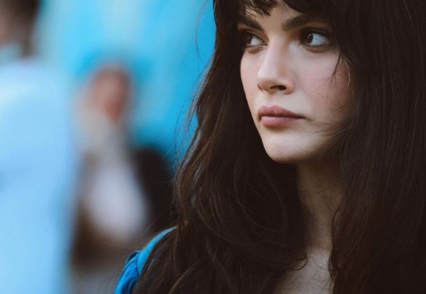 ‘Açelya Devrim Yılhanın bilinmeyenleri... Kilolusun’  deyip konservatuvara almadılar