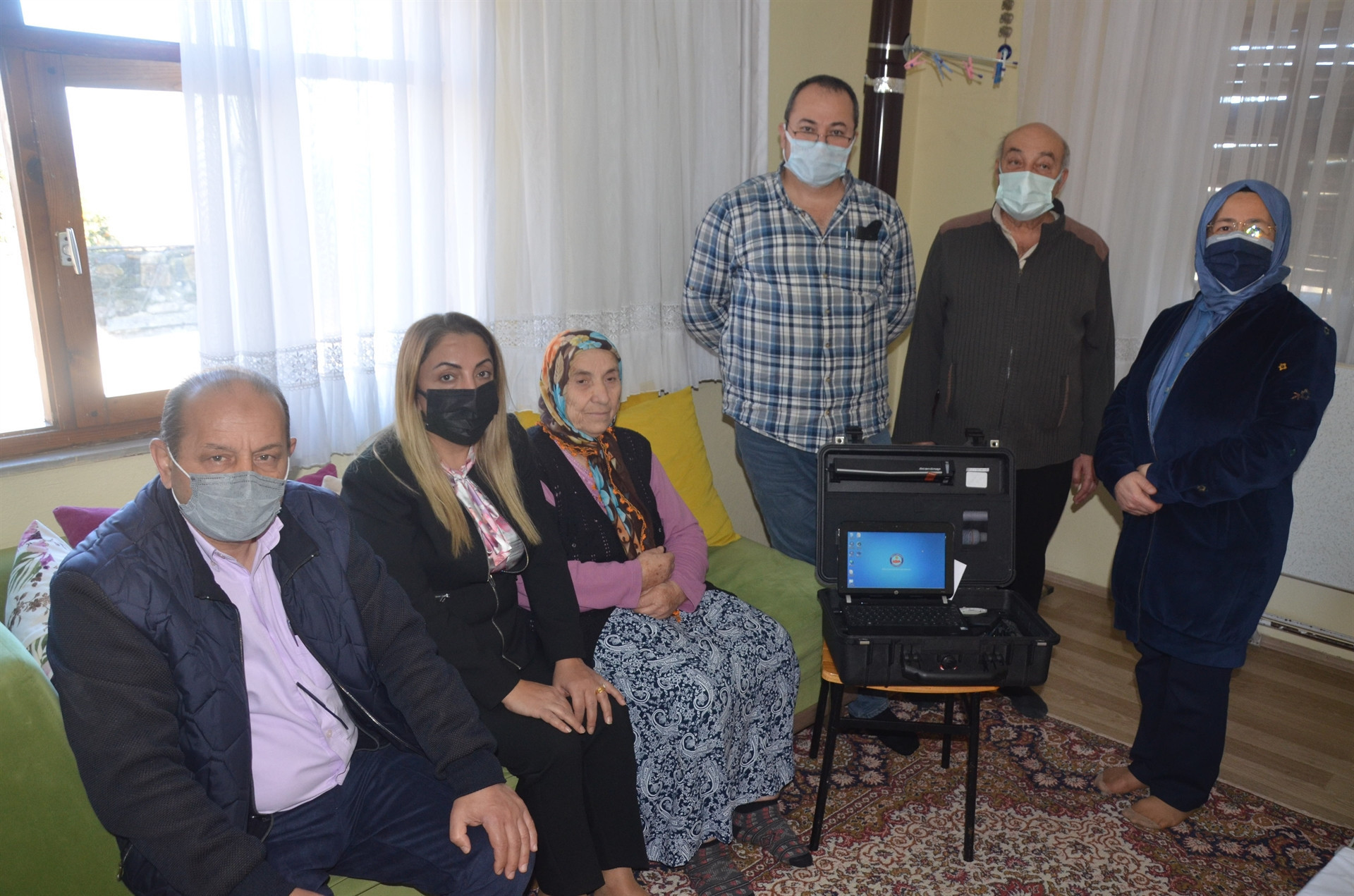 Nüfus müdürlüklerinde kimlik kartı uygulaması