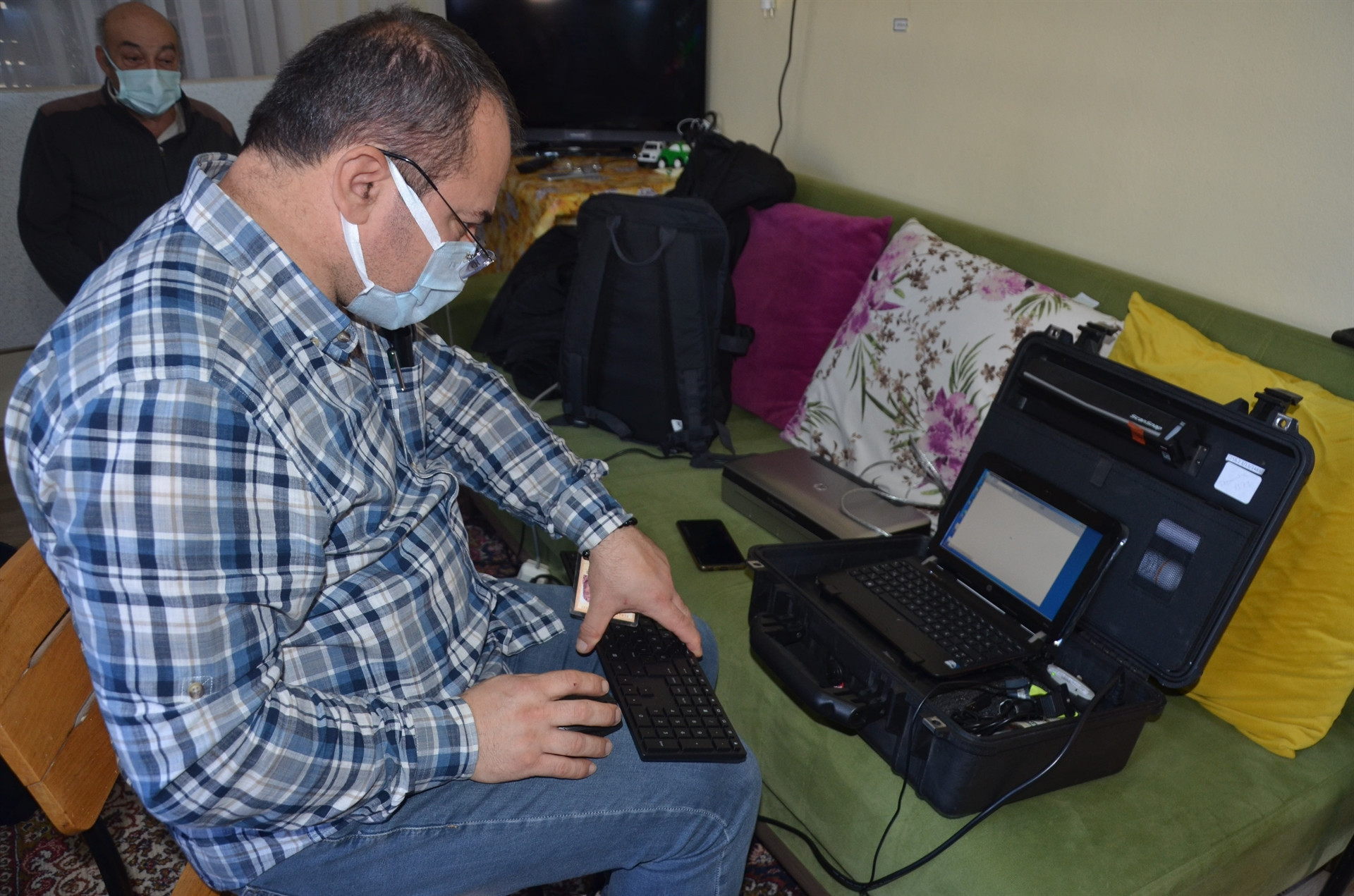 Nüfus müdürlüklerinde kimlik kartı uygulaması