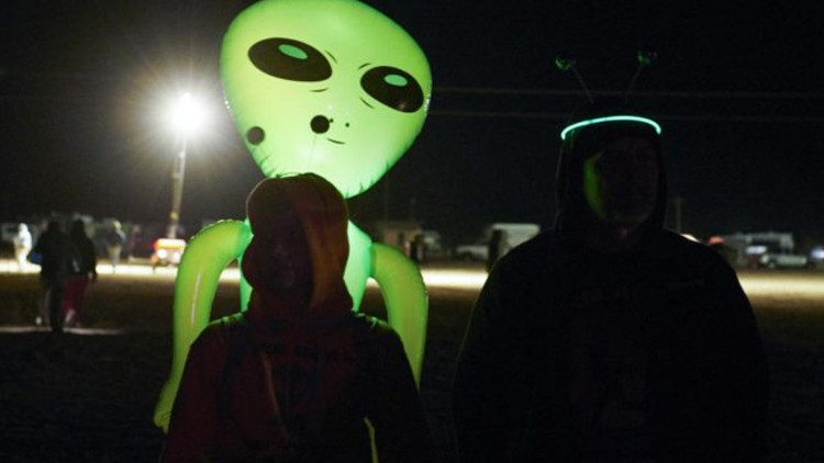 4-UZAYLILAR ARAMIZA GELİYOR 4-UZAYLILAR ARAMIZA GELİYOR