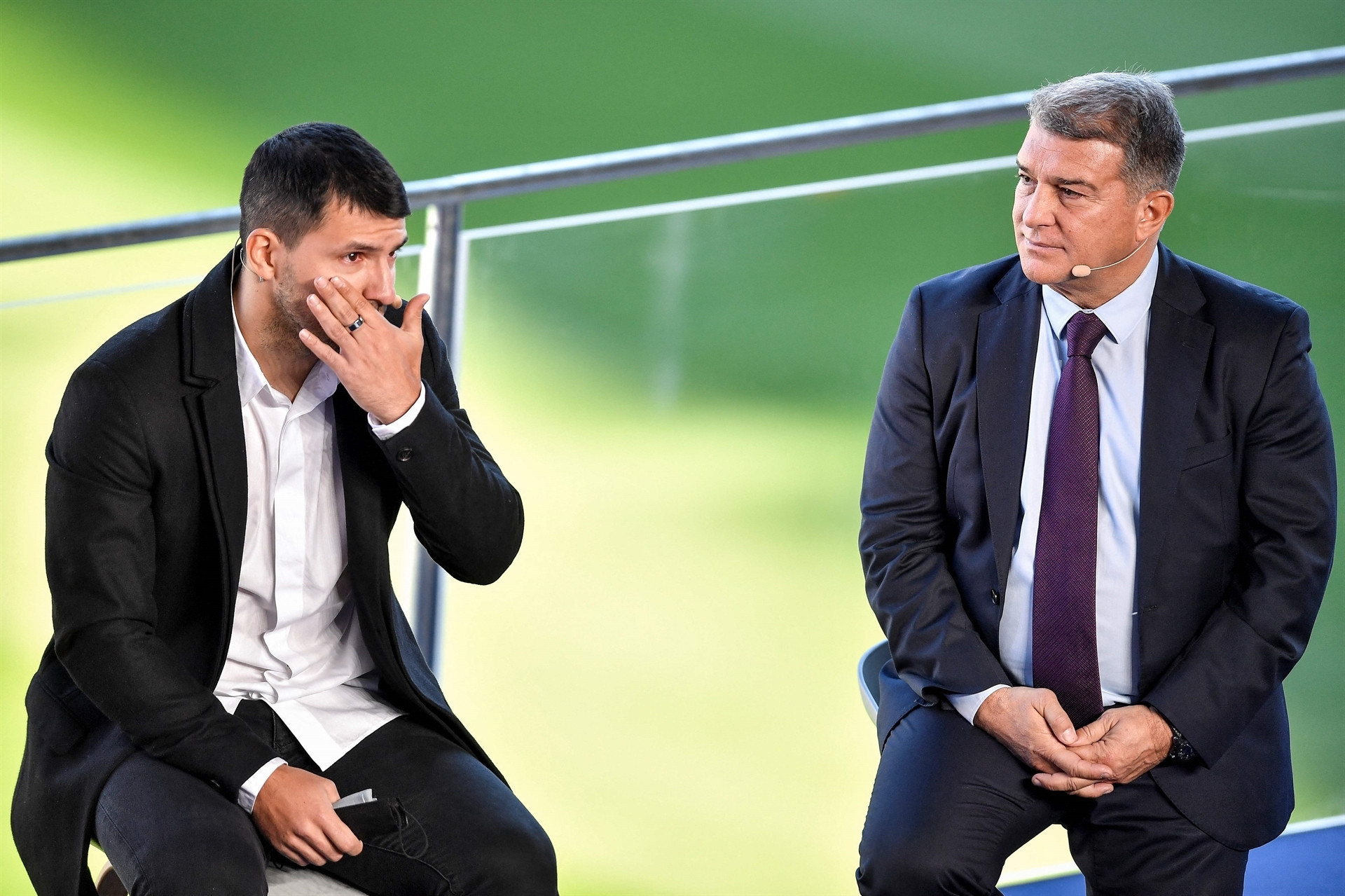 Son Dakika: Sergio Agüero futbolu bıraktı Basın toplantısında kare kare duygusal anlar...
