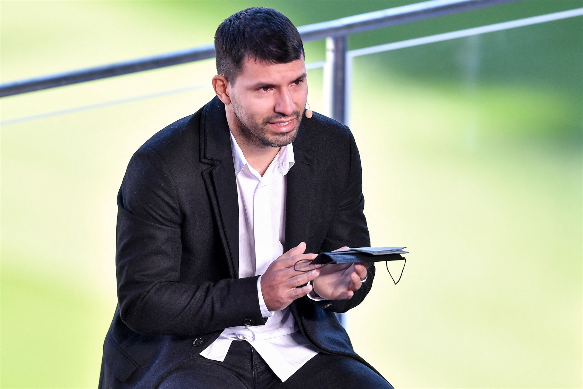 Son Dakika: Sergio Agüero futbolu bıraktı Basın toplantısında kare kare duygusal anlar...