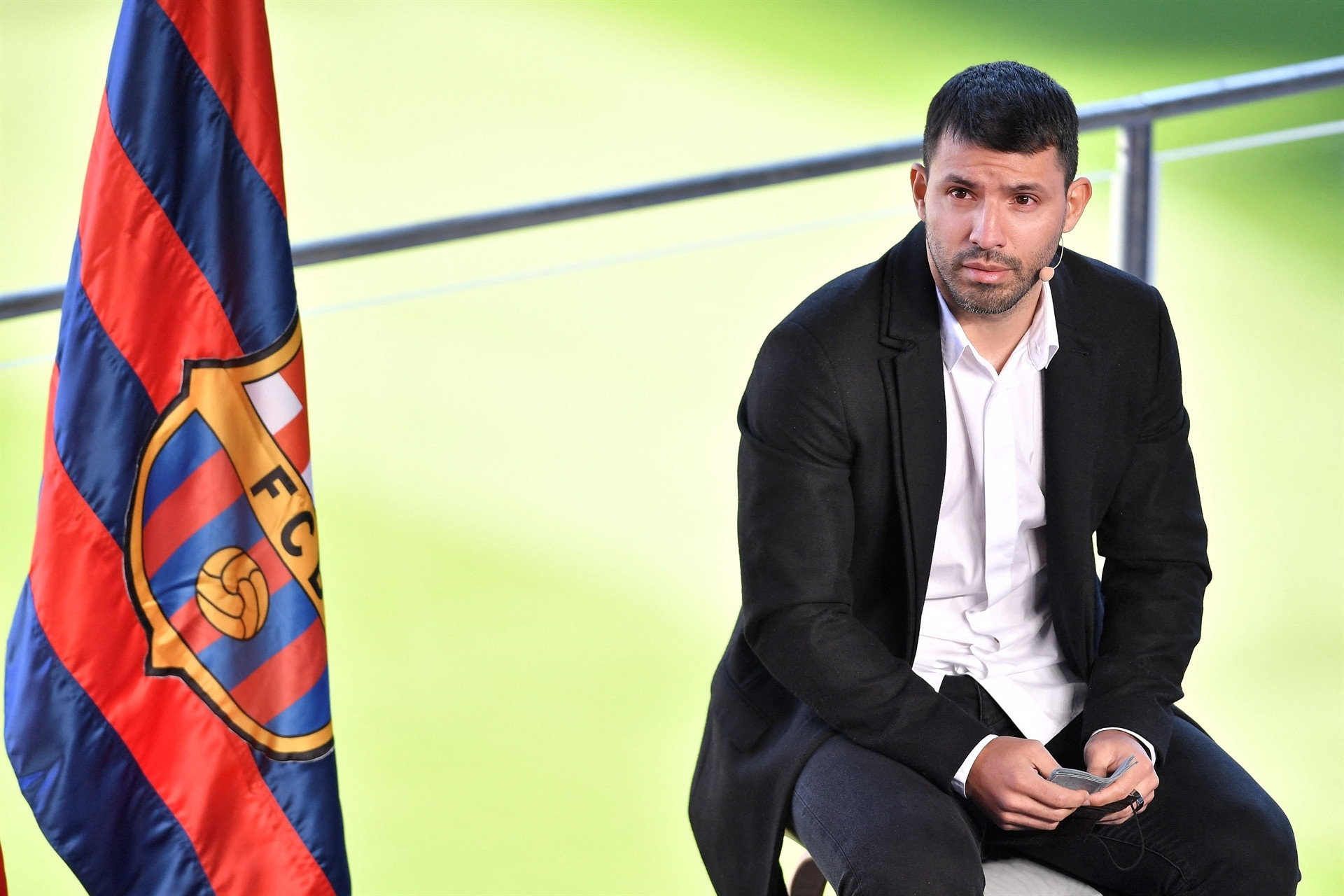 Son Dakika: Sergio Agüero futbolu bıraktı Basın toplantısında kare kare duygusal anlar...
