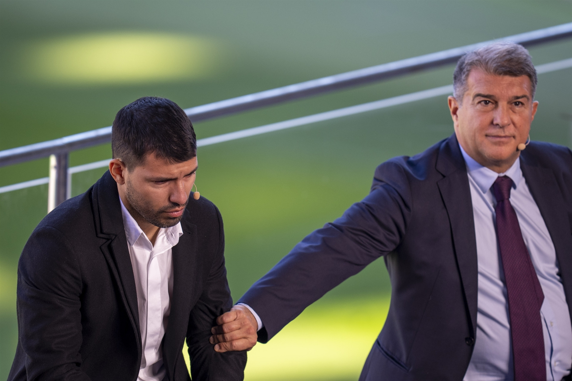 Son Dakika: Sergio Agüero futbolu bıraktı Basın toplantısında kare kare duygusal anlar...