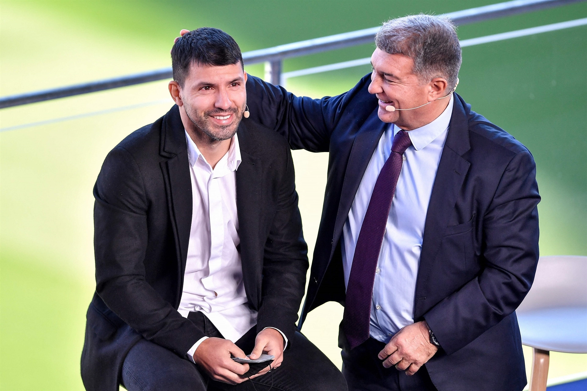 Son Dakika: Sergio Agüero futbolu bıraktı Basın toplantısında kare kare duygusal anlar...