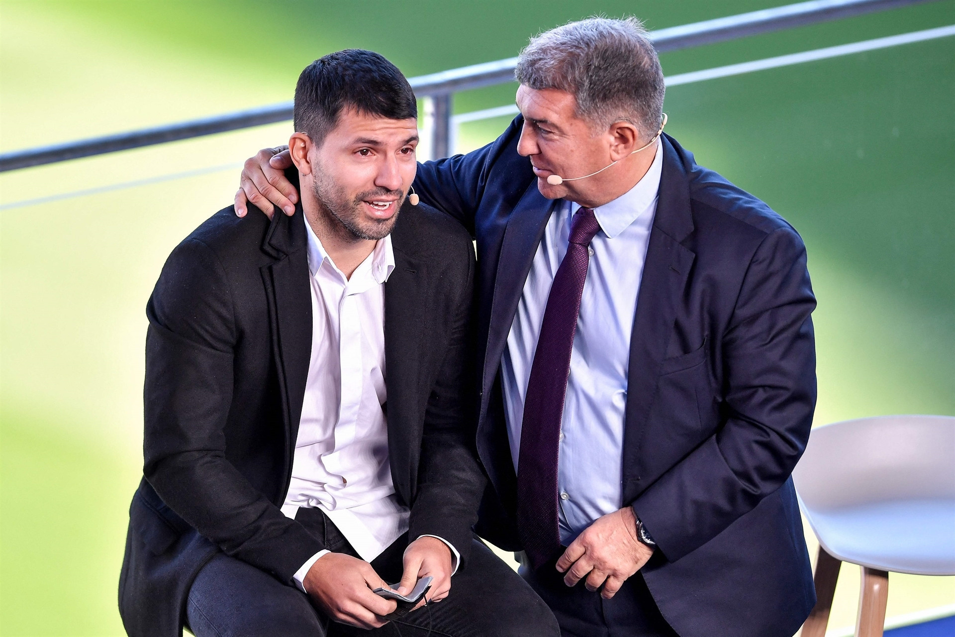 Son Dakika: Sergio Agüero futbolu bıraktı Basın toplantısında kare kare duygusal anlar...