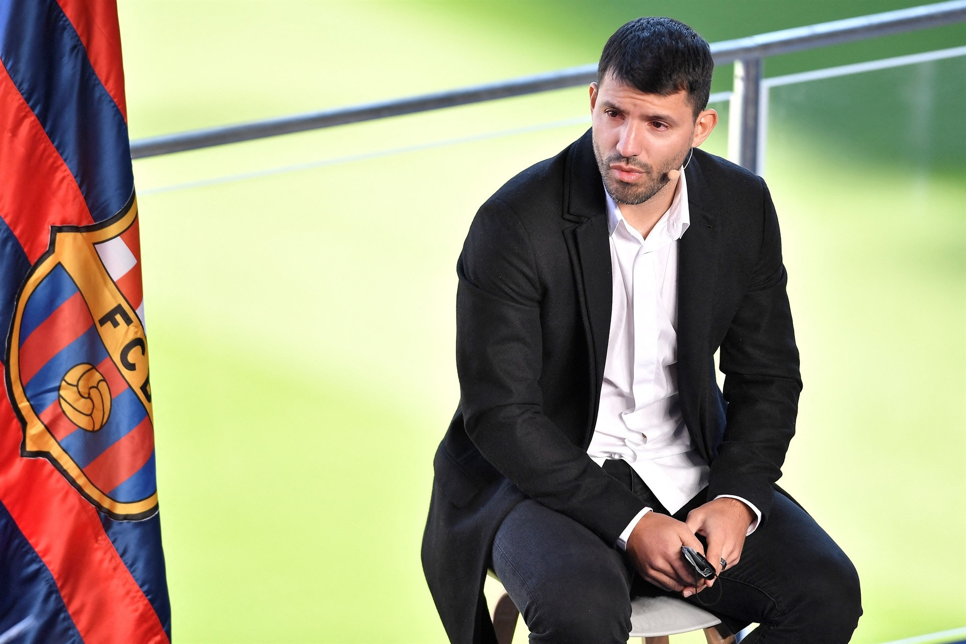 Son Dakika: Sergio Agüero futbolu bıraktı Basın toplantısında kare kare duygusal anlar...