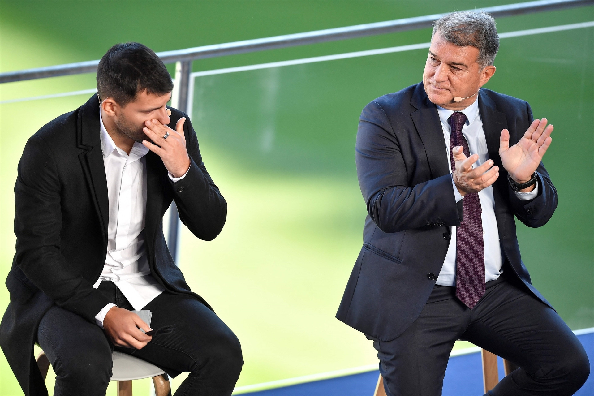 Son Dakika: Sergio Agüero futbolu bıraktı Basın toplantısında kare kare duygusal anlar...