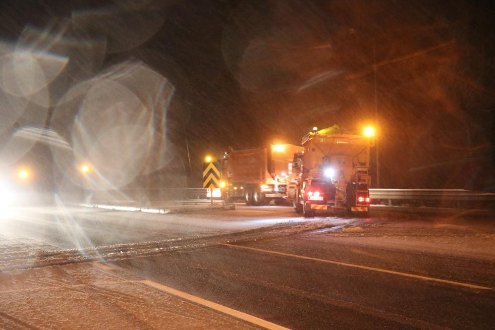 Son dakika: İstanbulda kar yağışı için gün belli oldu Peş peşe uyarılar: İlk kar düştü, Marmara beyaza büründü