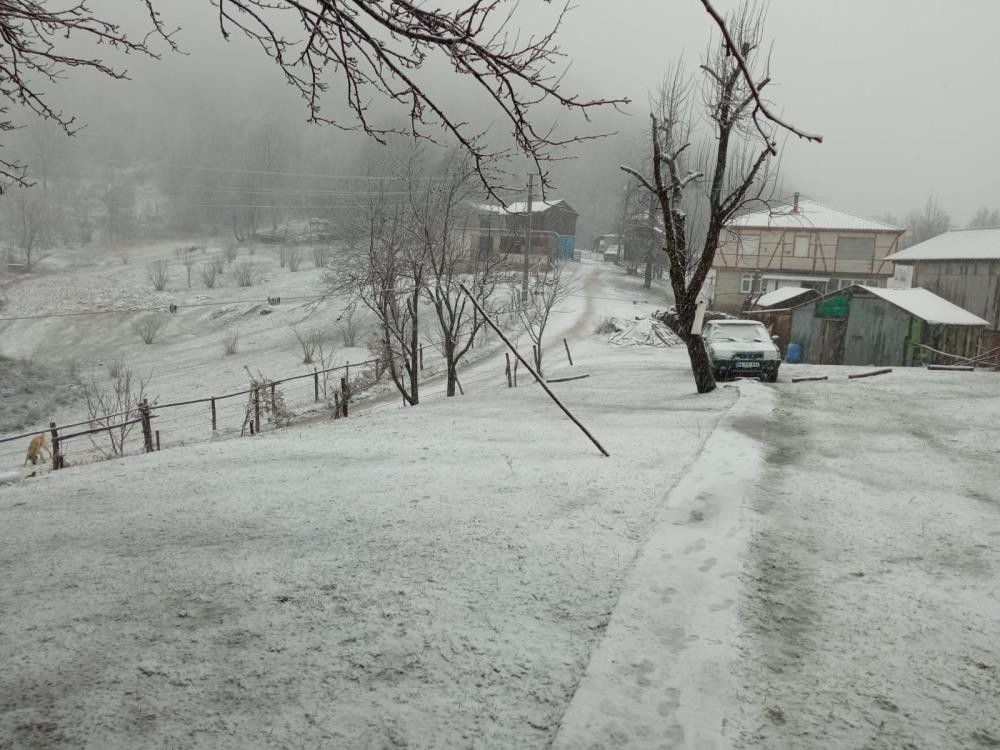 SAKARYANIN YÜKSEK KESİMLERİNDE KAR YAĞIŞI