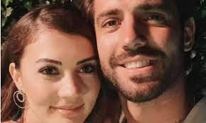 KİMSELERE ALDIRMADAN...