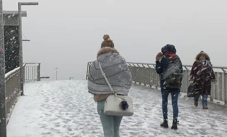 Ankarada bugün okullar tatil mi 21 Aralık Salı okullar tatil oldu mu Ankara Valiliği son açıklamaları