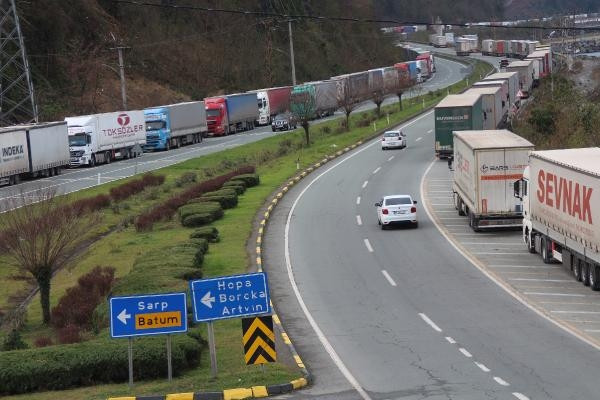 Sarp Sınır Kapısında 29 kilometrelik TIR kuyruğu