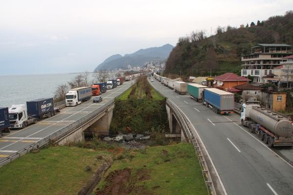 Sarp Sınır Kapısında 29 kilometrelik TIR kuyruğu