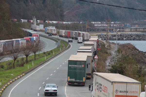 Sarp Sınır Kapısında 29 kilometrelik TIR kuyruğu