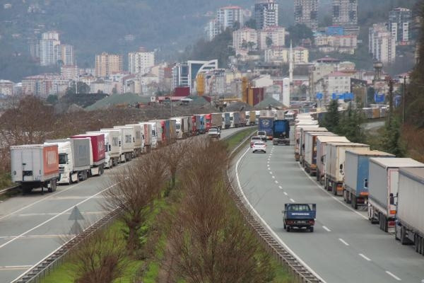 Sarp Sınır Kapısında 29 kilometrelik TIR kuyruğu