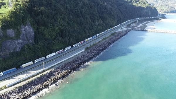 Sarp Sınır Kapısında 29 kilometrelik TIR kuyruğu