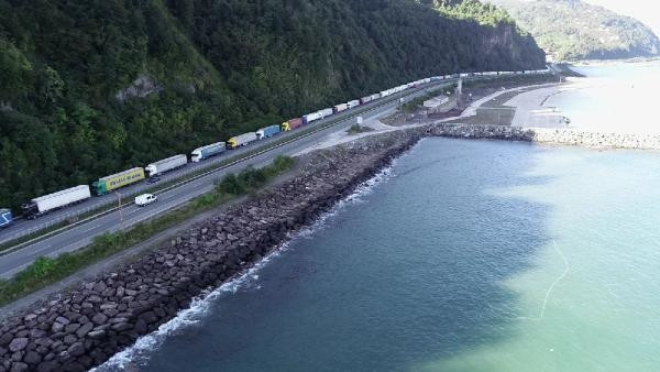Sarp Sınır Kapısında 29 kilometrelik TIR kuyruğu