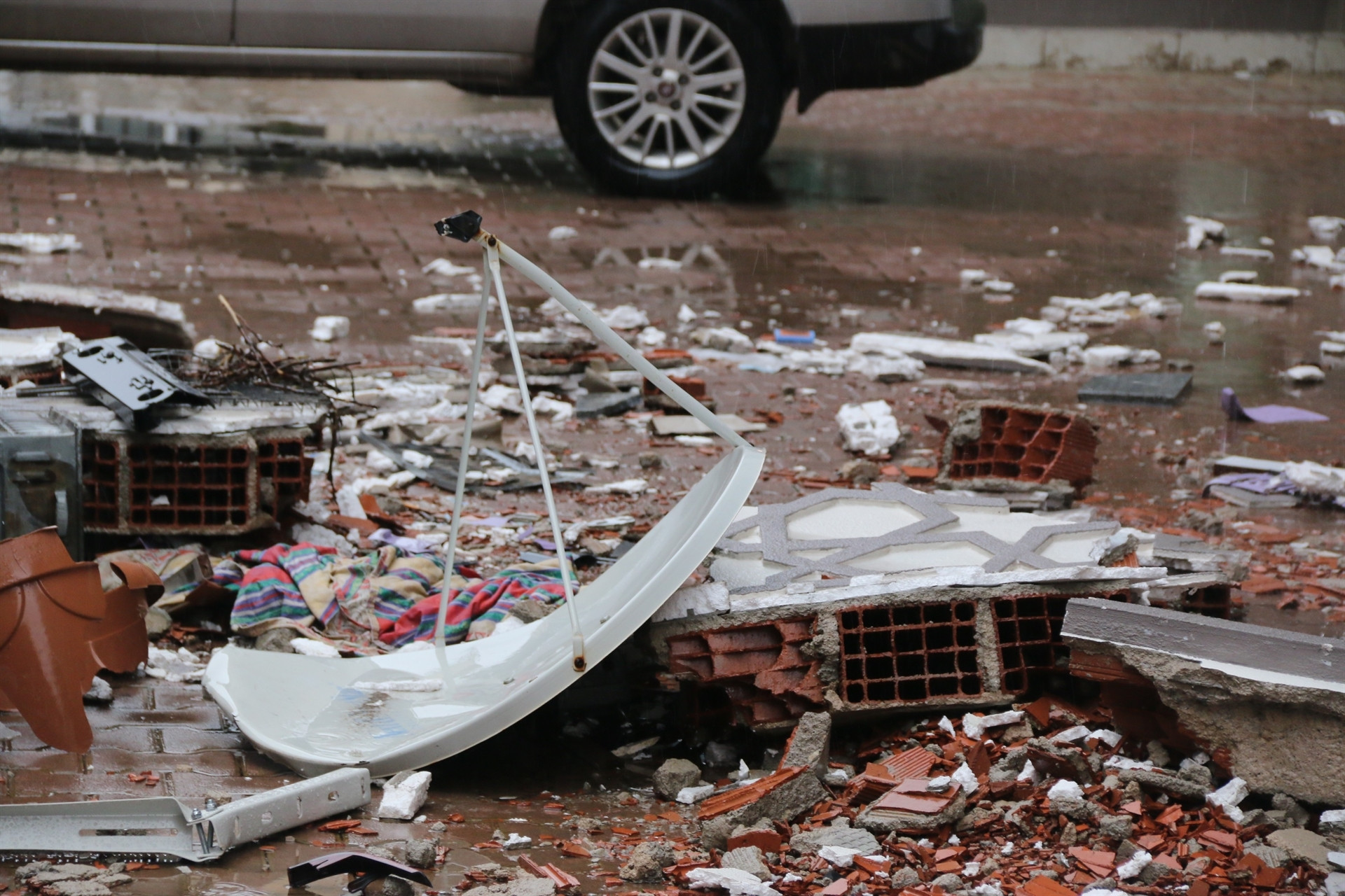 Meteoroloji uyarmıştı Antalyada şiddetli yağış başladı