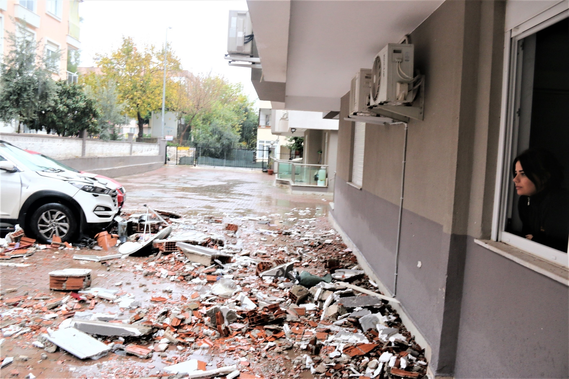 Meteoroloji uyarmıştı Antalyada şiddetli yağış başladı