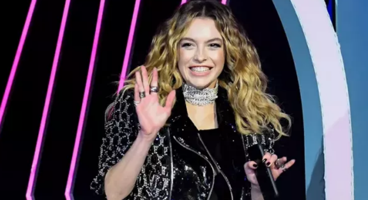 MELİS SEZEN KİMDİR