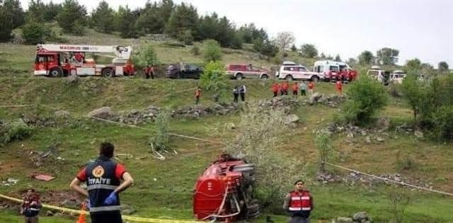 Göreve giden itfaiye aracı devrildi: 4 personel yaşamını yitirdi