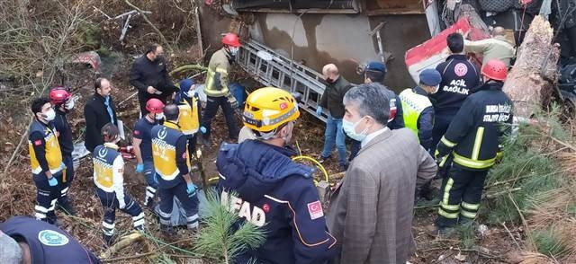 Göreve giden itfaiye aracı devrildi: 4 personel yaşamını yitirdi