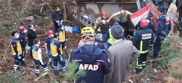 Göreve giden itfaiye aracı devrildi: 4 personel yaşamını yitirdi