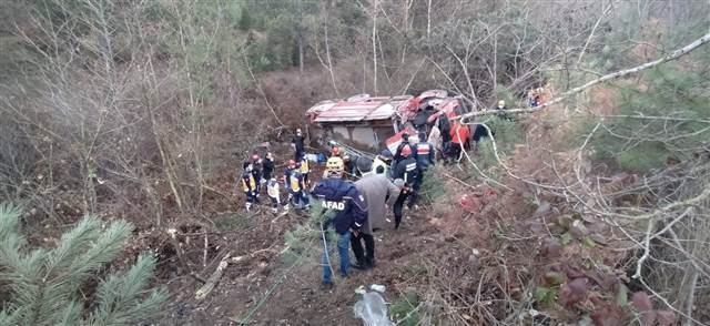 Göreve giden itfaiye aracı devrildi: 4 personel yaşamını yitirdi