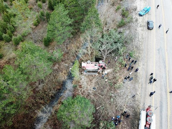 Göreve giden itfaiye aracı devrildi: 4 personel yaşamını yitirdi