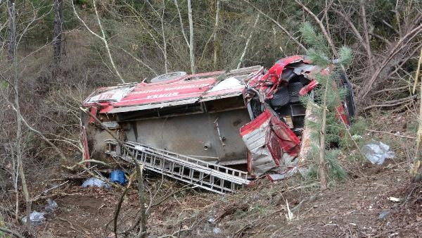 Göreve giden itfaiye aracı devrildi: 4 personel yaşamını yitirdi