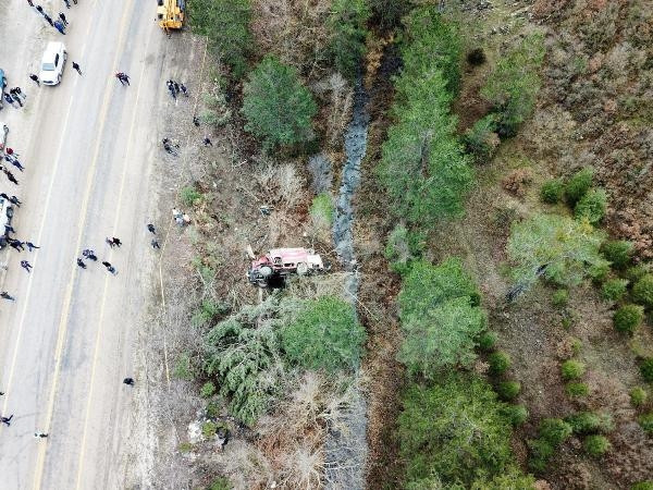 Göreve giden itfaiye aracı devrildi: 4 personel yaşamını yitirdi