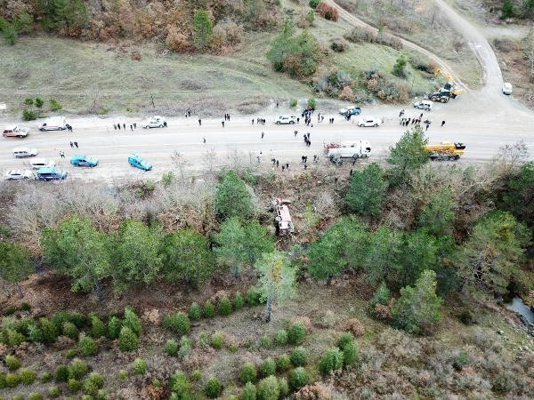 Göreve giden itfaiye aracı devrildi: 4 personel yaşamını yitirdi