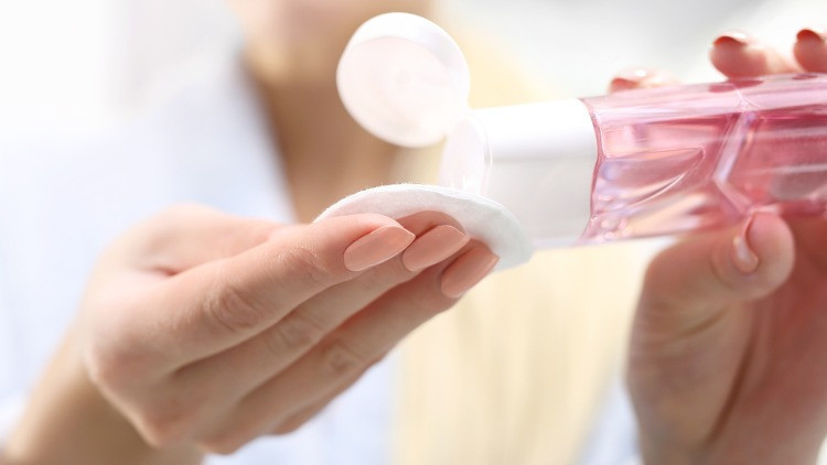 Kirpiklerinizi temizleyin