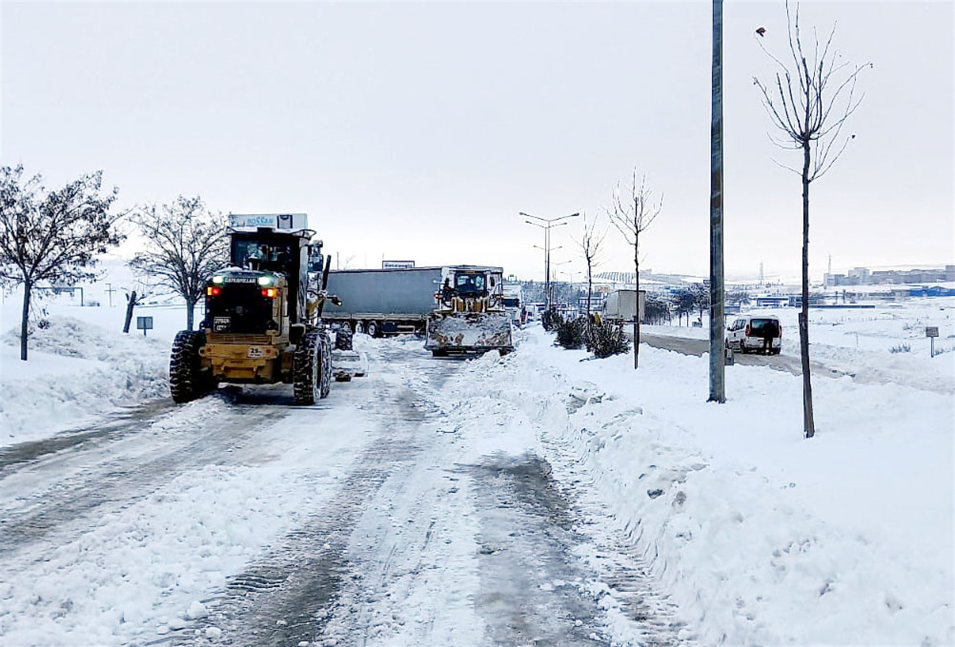 Gaziantepte yoğun kar yağışı Trafik durdu