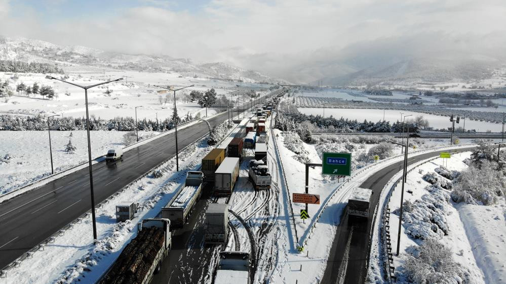 Gaziantepte yoğun kar yağışı Trafik durdu