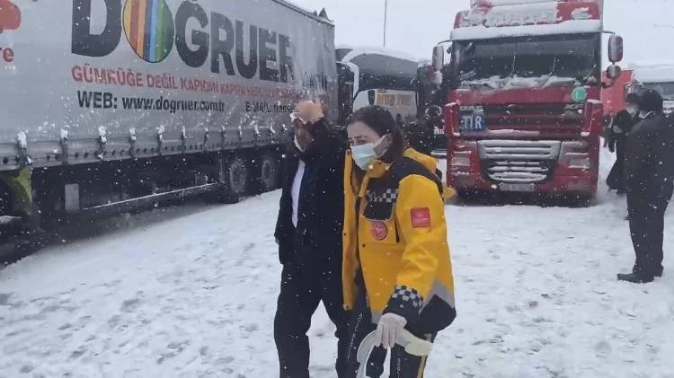 Düzcede çok sayıda aracın karıştığı zincirleme kazada yaralılar var