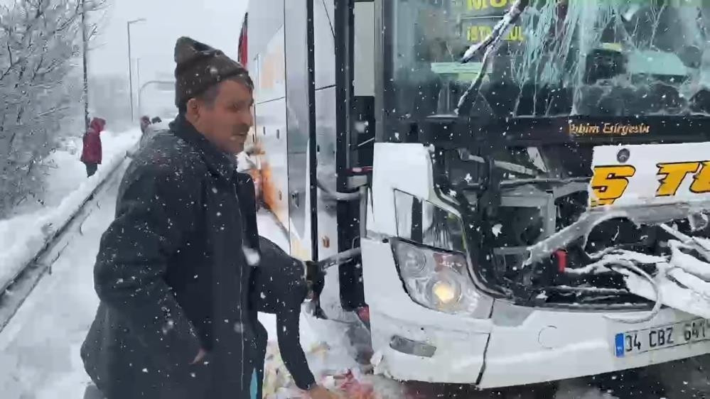 Düzcede çok sayıda aracın karıştığı zincirleme kazada yaralılar var