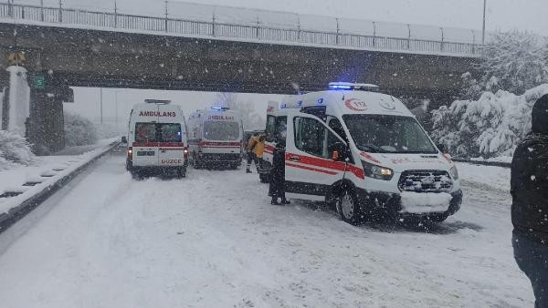 Düzcede çok sayıda aracın karıştığı zincirleme kazada yaralılar var