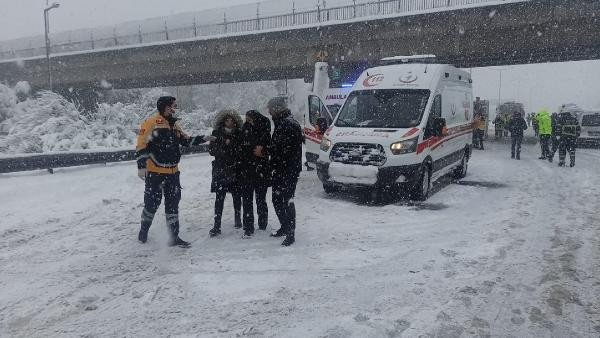 Düzcede çok sayıda aracın karıştığı zincirleme kazada yaralılar var