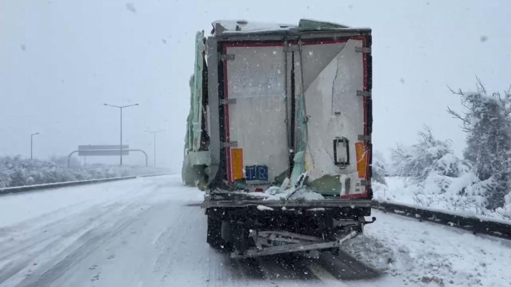Düzcede çok sayıda aracın karıştığı zincirleme kazada yaralılar var