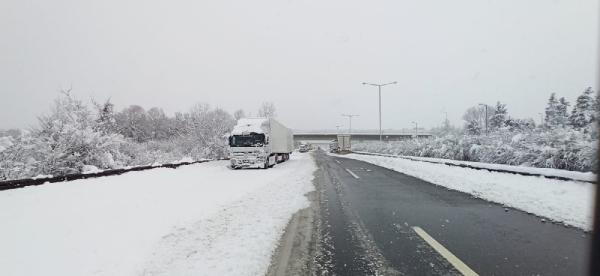 Düzcede çok sayıda aracın karıştığı zincirleme kazada yaralılar var