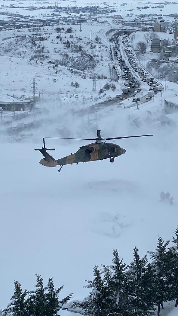 Yollar kapandı, Arnavutköy Devlet Hastanesinden askeri helikopterle hasta sevk edildi