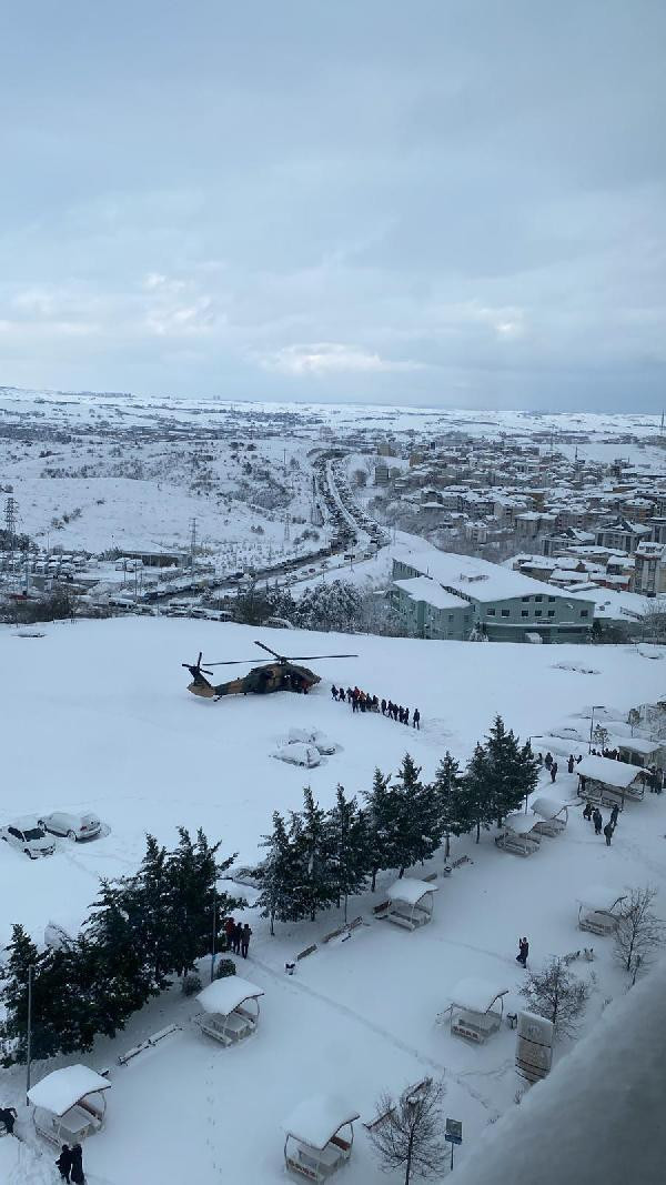 Yollar kapandı, Arnavutköy Devlet Hastanesinden askeri helikopterle hasta sevk edildi