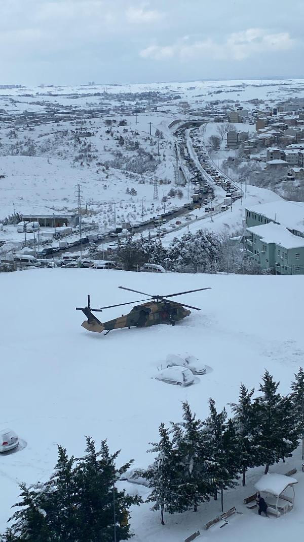 Yollar kapandı, Arnavutköy Devlet Hastanesinden askeri helikopterle hasta sevk edildi